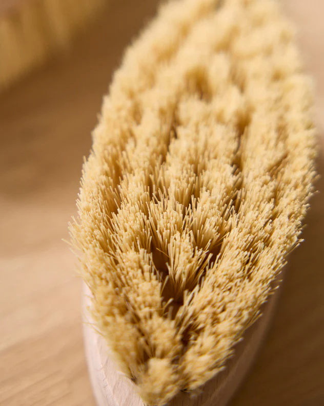 Set of 2 Wooden Scrubbing Brushes - Image 3
