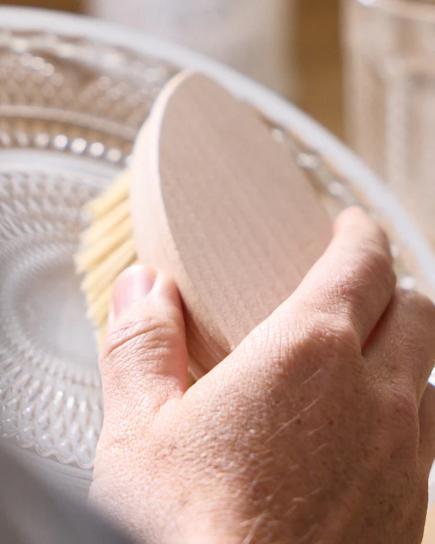 Set of 2 Wooden Scrubbing Brushes - Image 4