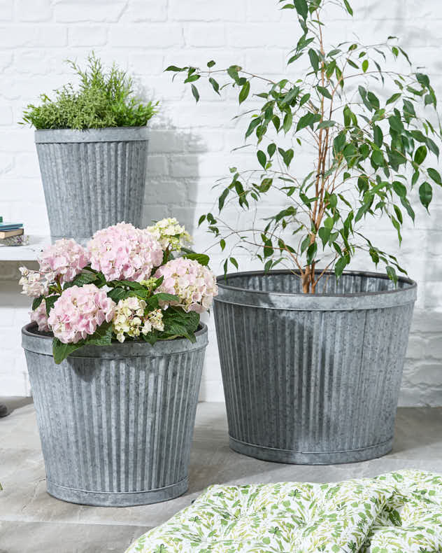 Set of 3 Ribbed Metal Bucket Planters