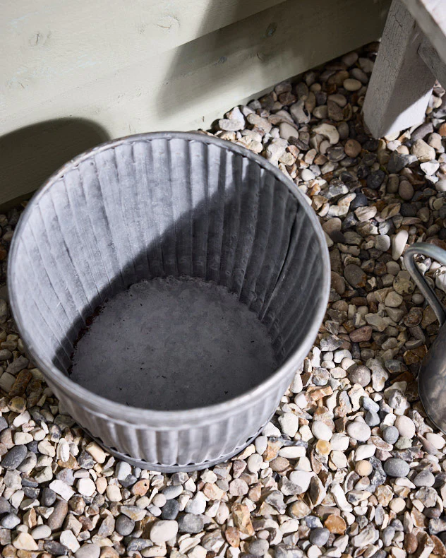 Toma Round Ribbed Metal Planter - Image 3