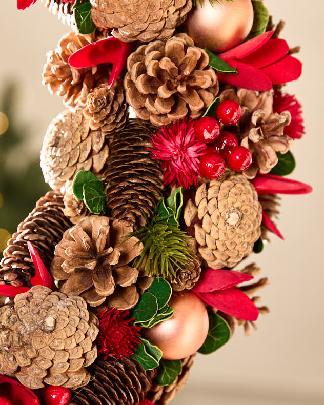 Canterbury Christmas Wreath 50cm - Image 2