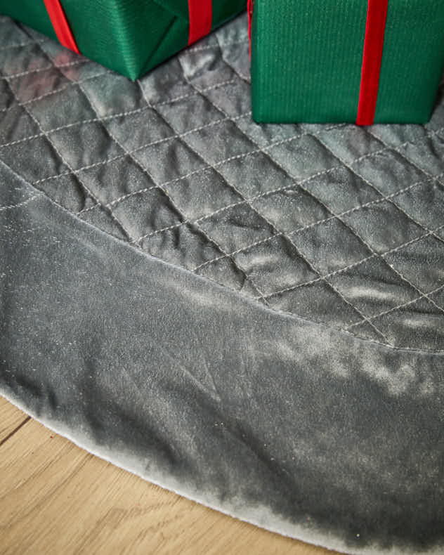 Velvet Quilted Tree Skirt - Image 3