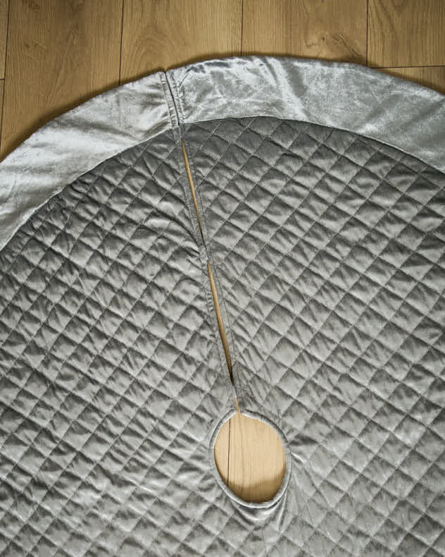 Velvet Quilted Tree Skirt - Image 4