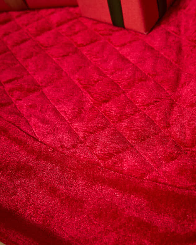 Red Velvet Quilted Tree Skirt - Image 4