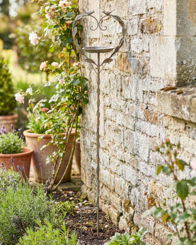 Freestanding Heart Garden Bird Dish - Image 3