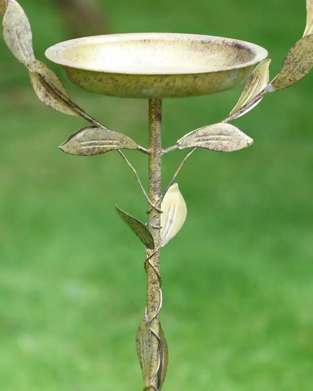 Freestanding Heart Garden Bird Dish - Image 4