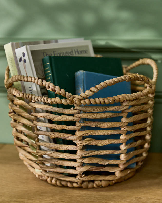 Water Hyacinth Open Weave Scalloped Basket - Image 4