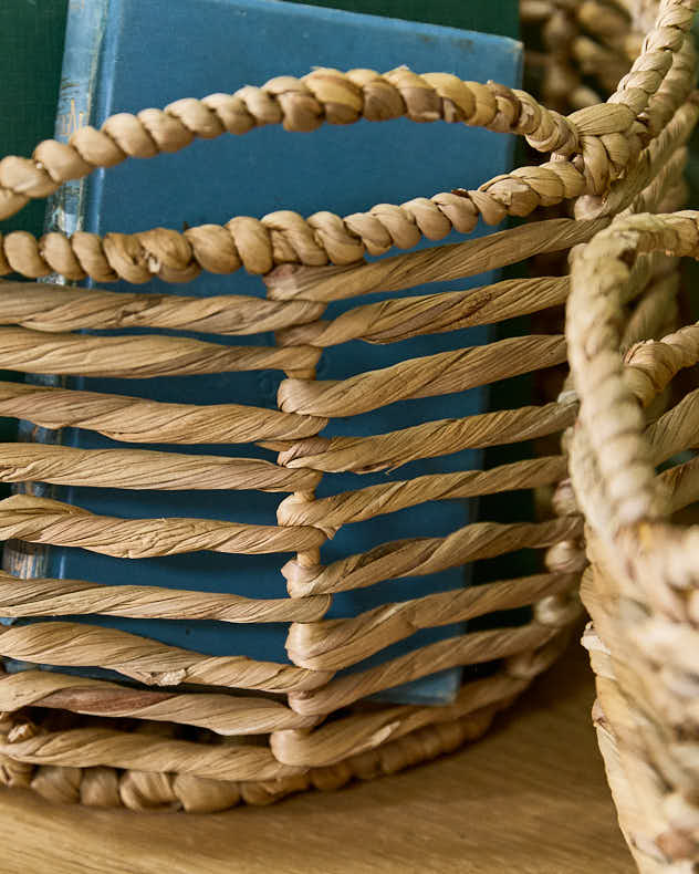 Water Hyacinth Open Weave Scalloped Basket - Image 7