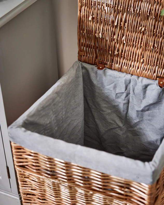 Wicker Washing Basket with Lining - Image 3