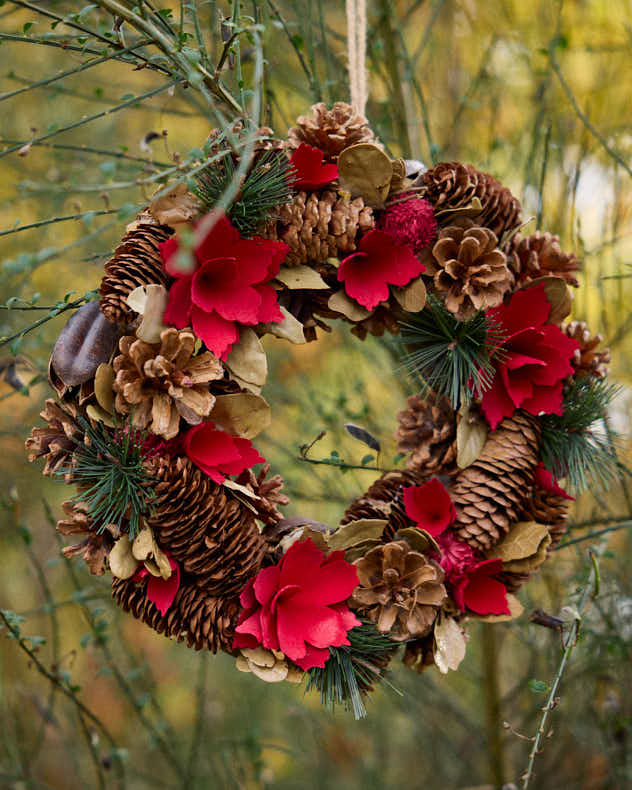 Woodland Rose Wreath 32cm - Image 4