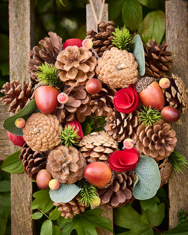 Woodland Treasures Autumn Wreath 26cm - Image 3