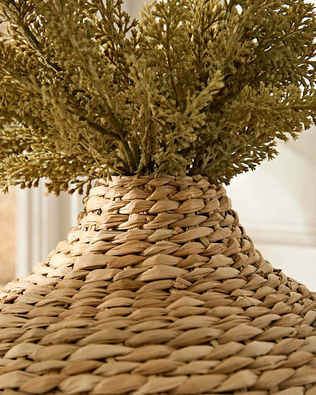 Woven Bulrush Curved Vase - Image 4